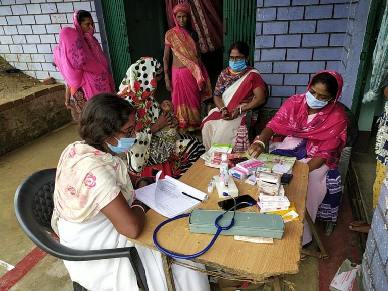 जिले के आंगनबाड़ी केंद्र पर नियमित टीकाकरण का हुआ आयोजन
