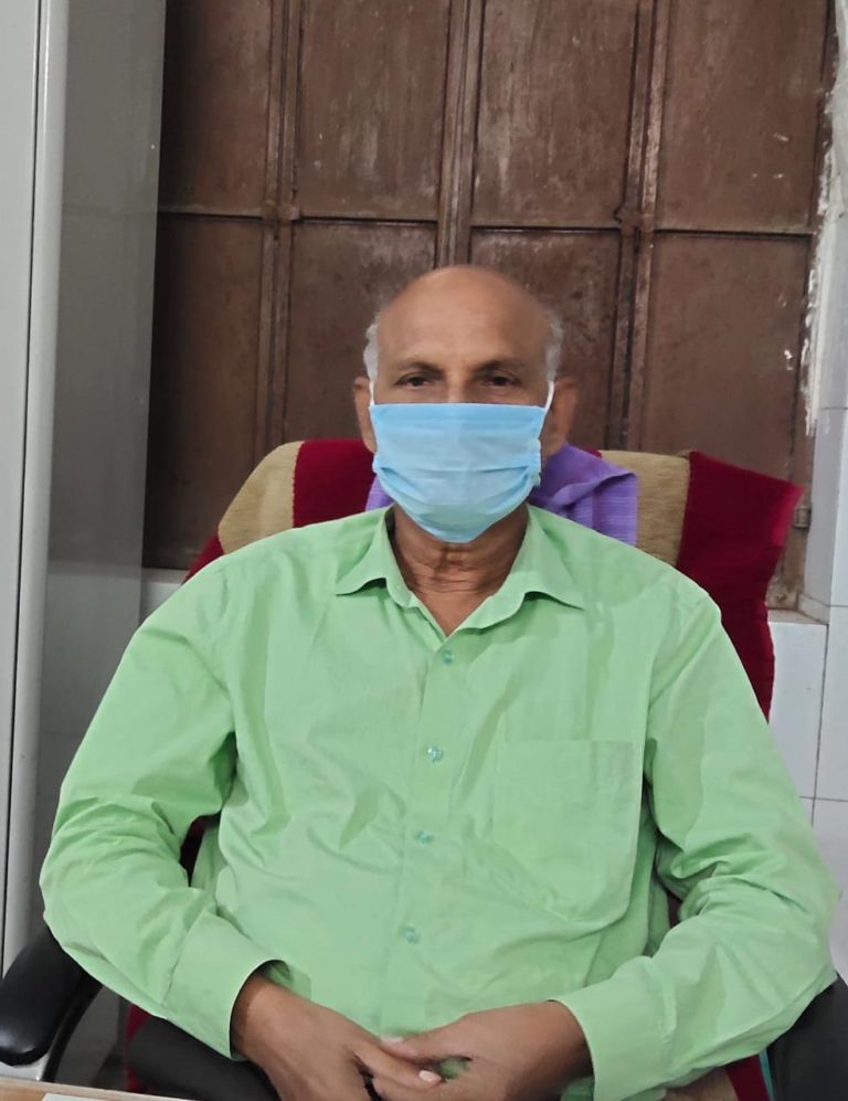मजबूत इच्छाशक्ति और बुलंद हौसले से डॉ धीरेंद्र कुमार ने दी कोविड-19 को मात,काम पर लौटे