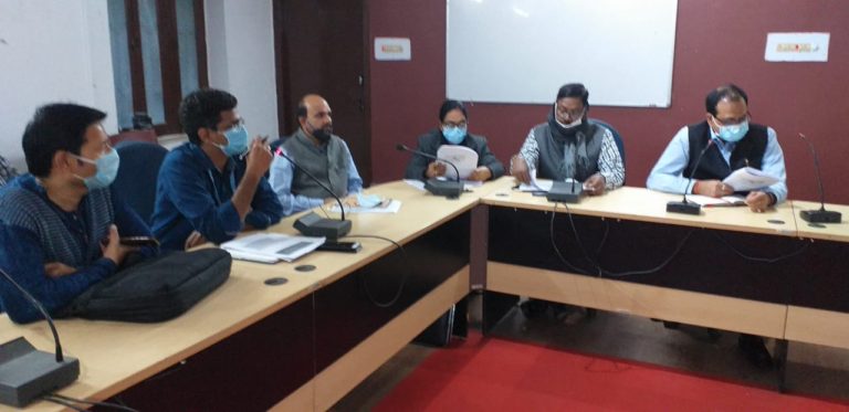 कोरोना संक्रमण की आशंका के बीच जिले भर में नियमित टीकाकरण जारी