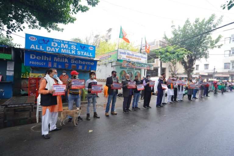 निगम के बकाया फंड को लेकर दिल्ली भाजपा अध्यक्ष आदेश गुप्ता के नेतृत्व में तीन लाख बूथ कार्यकर्ताओं ने चलाया जनजागरण अभियान