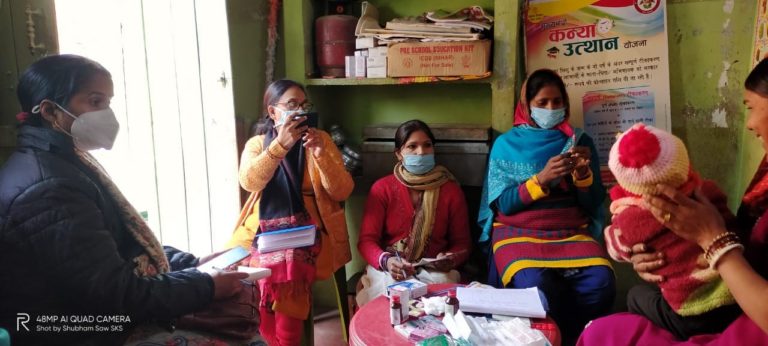 जिले के सभी आंगनवाड़ी केंद्रों पर किया जा रहा है टेक होम राशन का वितरण