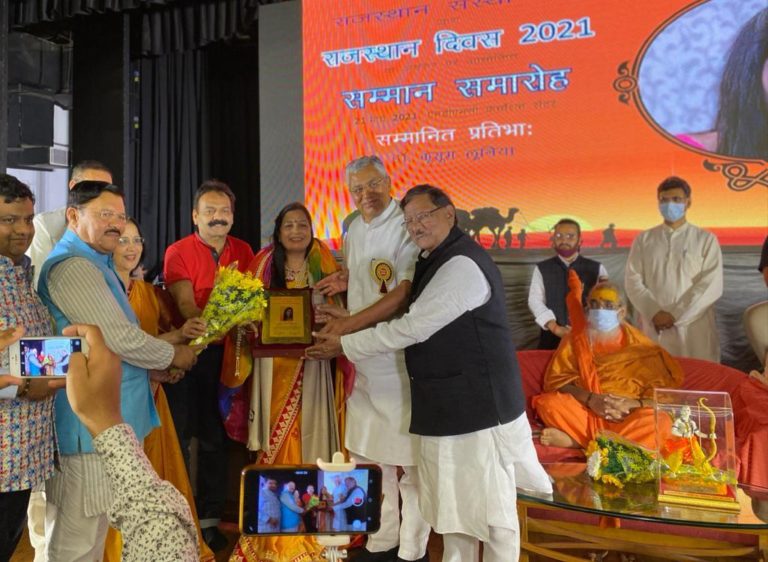 डॉ.कुसुम लुनिया को  साहित्यिक सम्मान से नवाजा गया