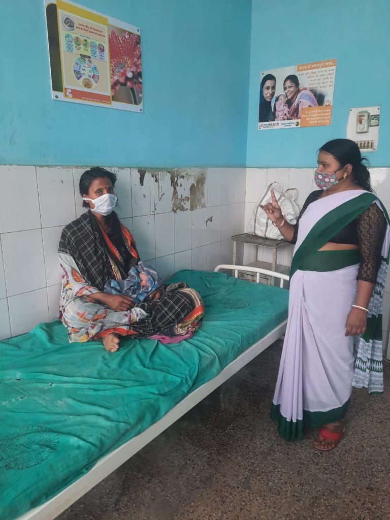 सदर अस्पताल लखीसराय में कोरोना गाइड लाइन का पालन करते हुए जारी है सुरक्षित संस्थागत प्रसव