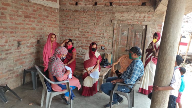कोविड-19 से बचाव को लेकर आईसीडीएस कर्मियों ने लोगों को किया जागरूक