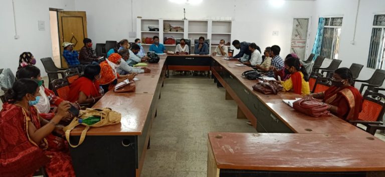 कोविड-19 संक्रमण  पर रोकथाम के लिए दूसरे प्रदेशों से आने वाले लोगों पर रखी जा रही है नजर