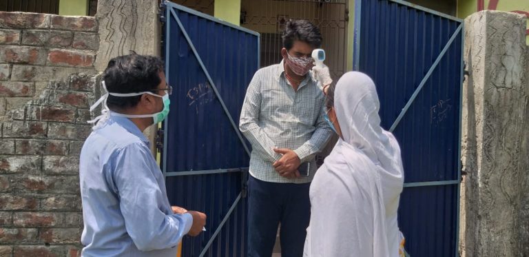 होम क्वारेंटाइन में रहने वाले संक्रमित मरीजों के स्वास्थ्य पर लगातार रखी जा रही नजर