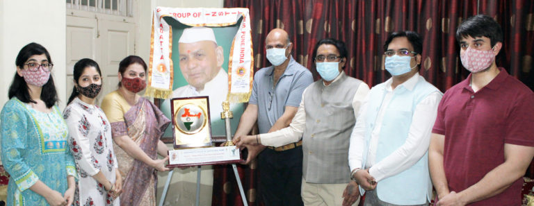 महावीर जयंती के अवसर पर सूर्यदत्ता ग्रुप ऑफ़ इंस्टीट्यूट की ओर से मोहन धारिया को मरणोपरांत ‘अहिंसारत्न विश्व पुरस्कार -२०२१’ से सम्मानित किया गया