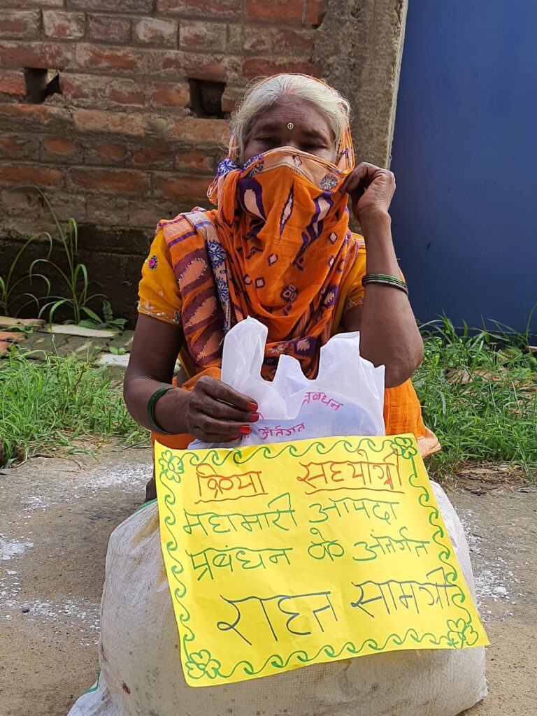 वंचित परिवारों को सहयोग करने की हुई पहल, सहयोगी ने 84 परिवारों को राहत सामग्री का किया वितरण