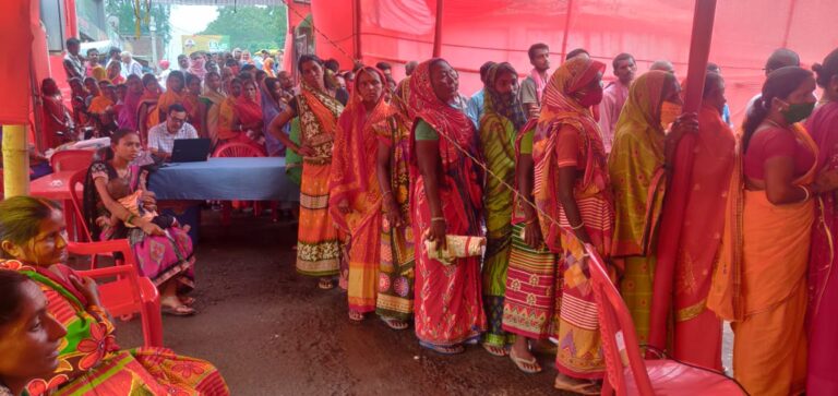 टीका एक्सप्रेस से गोरवा मारन तो जेल में कैदियों को भी टीका दिया गया