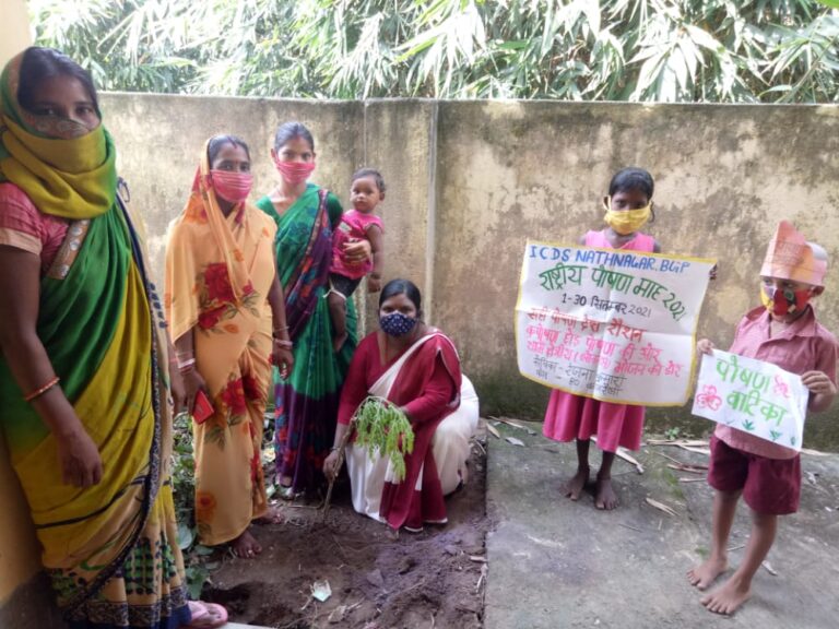 आंगनबाड़ी केंद्रों में लगाए गए सहजन के पौधे