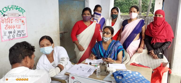 महाअभियान में टीका लेने वालों की उमड़ी भीड़