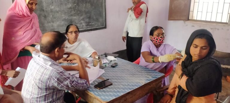 मेगा कैम्प: जिले में दो दिवसीय वैक्सीनेशन अभियान शुरू,35 हजार लोगों को दी जाएगी वैक्सीन