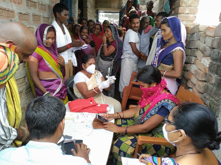 कोरोना टीकाकरण महाअभियान: जिला के 150 सेशन साइट पर लोगों को लगाई गई कोरोना वैक्सीन