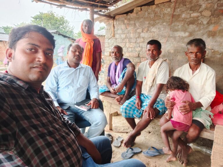कालाजार उन्मूलन: अलौली में छिड़काव का केयर इंडिया की टीम ने लिया जायजा