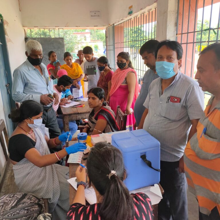 कोविड वैक्सीनेशन अभियान में पोलियो सुपरवाइजर का भी लिया जा रहा है सहयोग