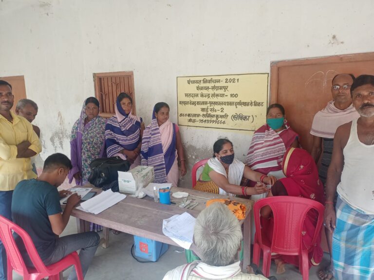 विशेष कोविड वैक्सीनेशन महाअभियान : शिविर आयोजित कर लोगों को दी गई वैक्सीन