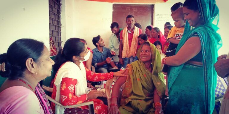 कैंसर को मात देकर गन देवी ने ली वैक्सीन की पहली डोज, बोली – कोरोना से बचाव के लिए वैक्सीन लेना जरूरी