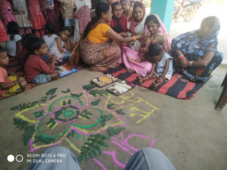 ऑगनबाड़ी केंद्रों पर अन्नप्राशन के साथ वैक्सीनेशन शिविर का आयोजन -वैक्सीन से वंचित लोगों को किया गया  टीकाकृत