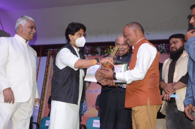 कोरोना काल में जान की परवाह किए बिना अपने कर्तव्य का पालन किया है पत्रकारों ने: ज्योतिरादित्य सिंधिया