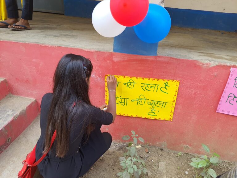 सहयोगी संस्था महिलाओं को उनके अधिकार दिलाने में कर रही सहयोग