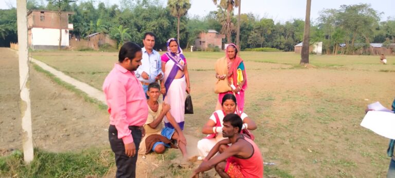 खेतों तक पहुँच रही वैक्सीनेशन टीम, लोगों को सुविधाजनक तरीके से दी जा रही है वैक्सीन