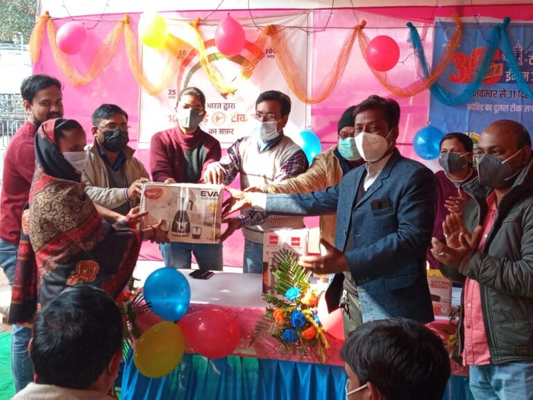 समय पर कोरोना टीका की दूसरी डोज लेने वालों को दिया गया पुरस्कार