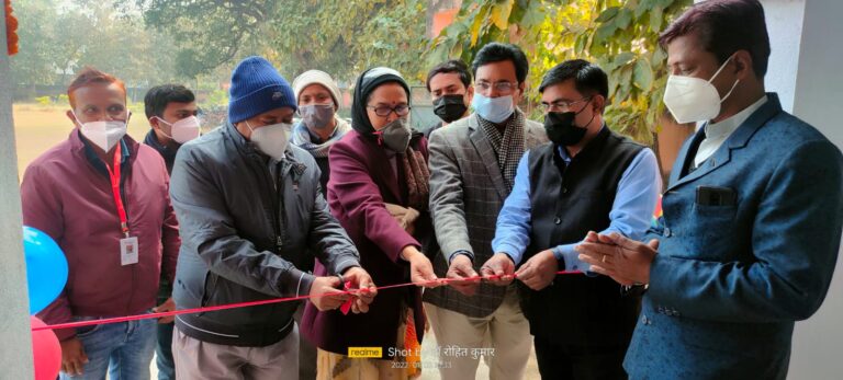 सिविल सर्जन ने किशोरों के लिए टीकाकरण केंद्र का किया उद्घाटन