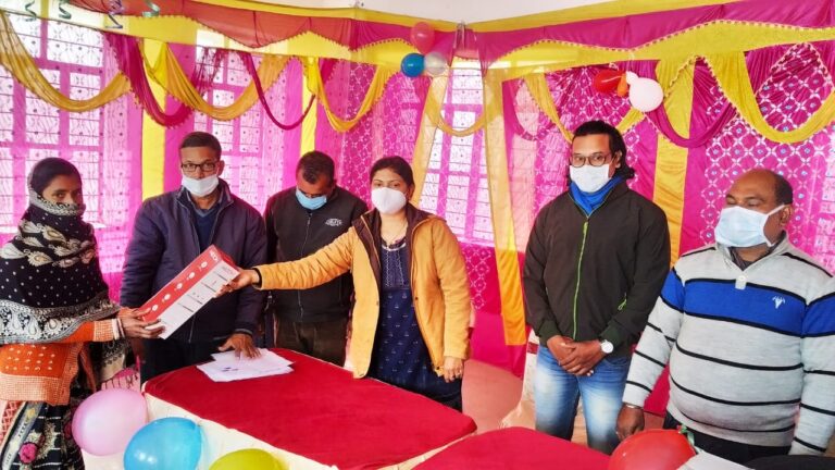 बौसी में अमरपुर और रजौन के लाभुकों को मिला पुरस्कार