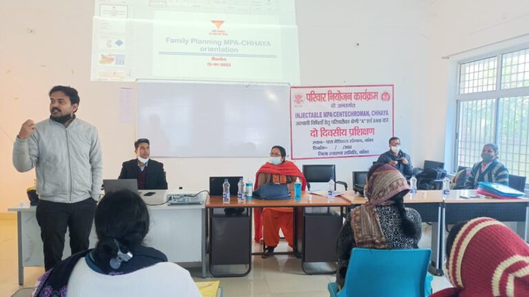 पारा मेडिकल भवन में एएनएम और जीएनएम को दी गई ट्रेनिंग
