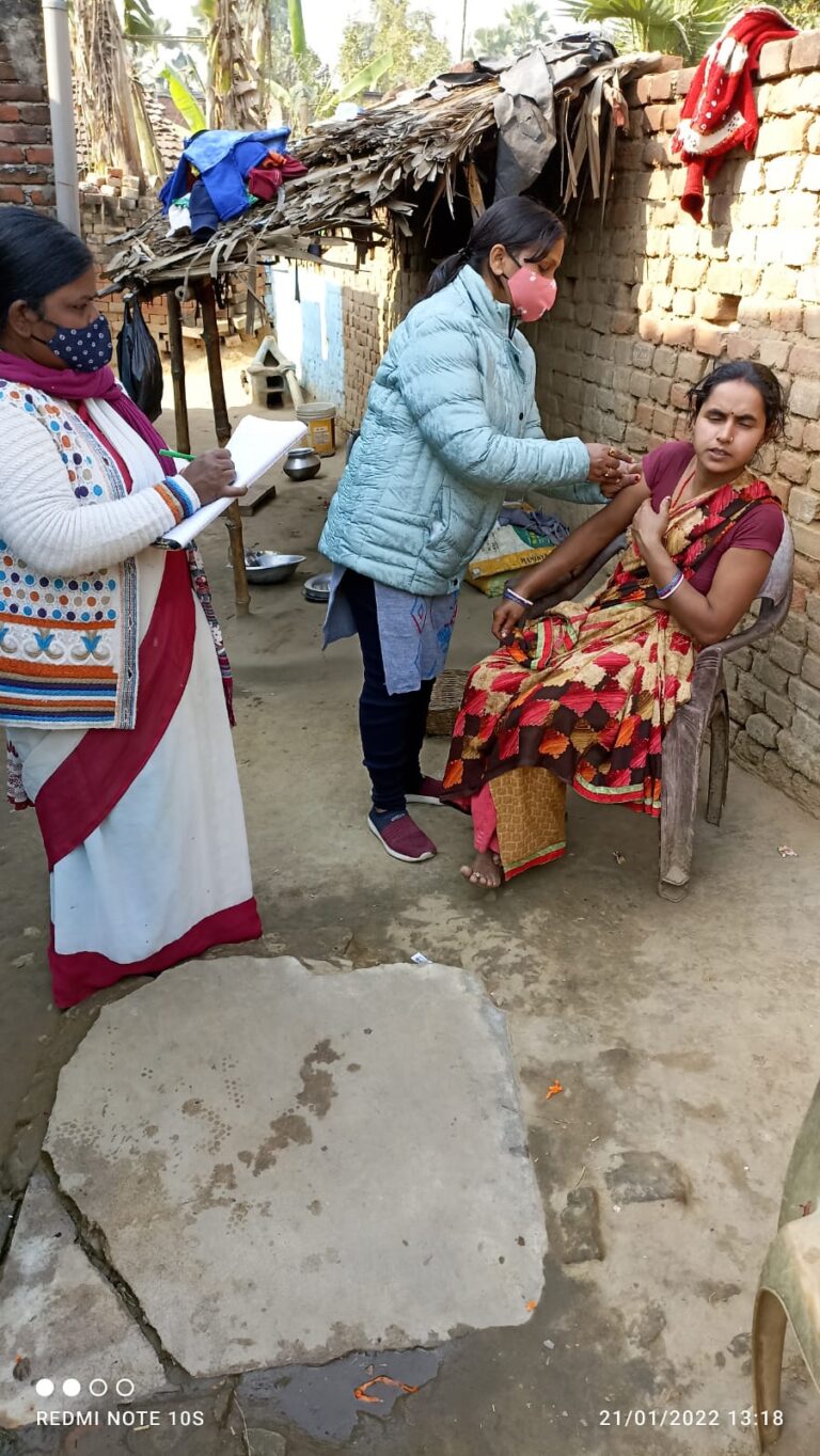 अभियान चलाकर किशोरों को लगाया गया कोरोना का टीका