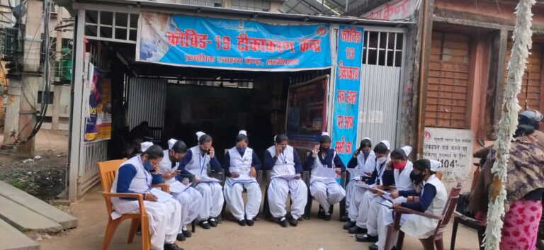सेकेंड और प्रीकाॅशनरी डोज  को लेकर मोबाइल फोन से लाभार्थियों का हो रहा फॉलोअप 