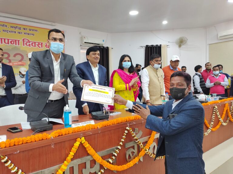 कोरोना काल में बेहतर कार्य करने की हुई सराहना, मिला सम्मान