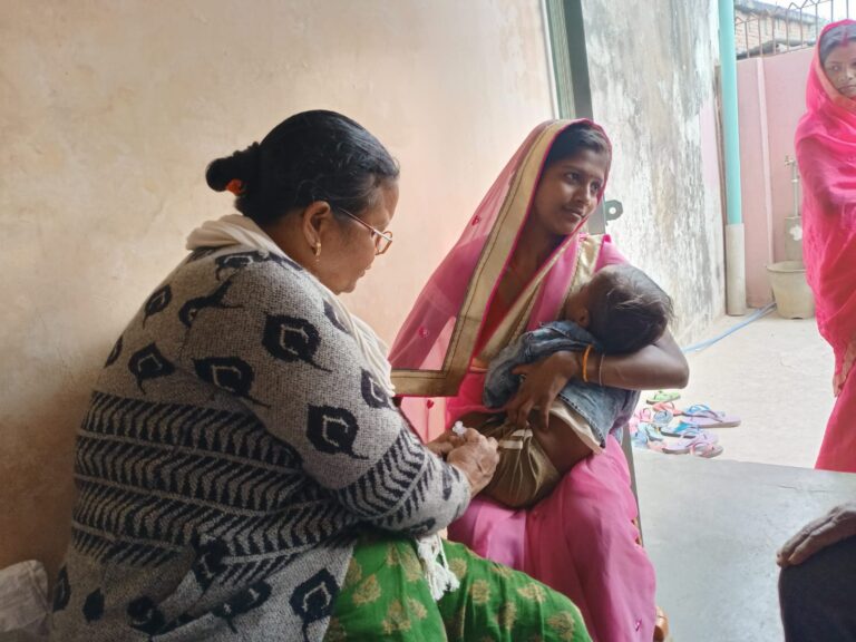 मानसी प्रखंड के आंगनबाड़ी केंद्रों पर  नियमित और कोविड टीकाकरण का आयोजन 