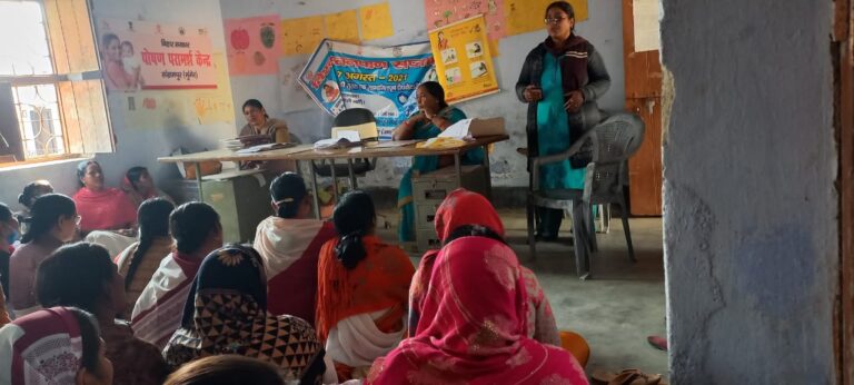 आंगनबाड़ी सेविकाओं की बैठक में दी गई सुरक्षित गर्भपात की जानकारी 