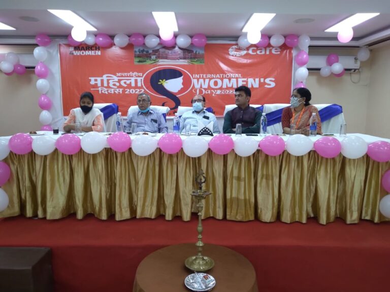 बेहतर कार्य करने वाली महिला डाॅक्टर, एएनएम, सेविका और आशा कार्यकर्ताओं को किया गया सम्मानित 
