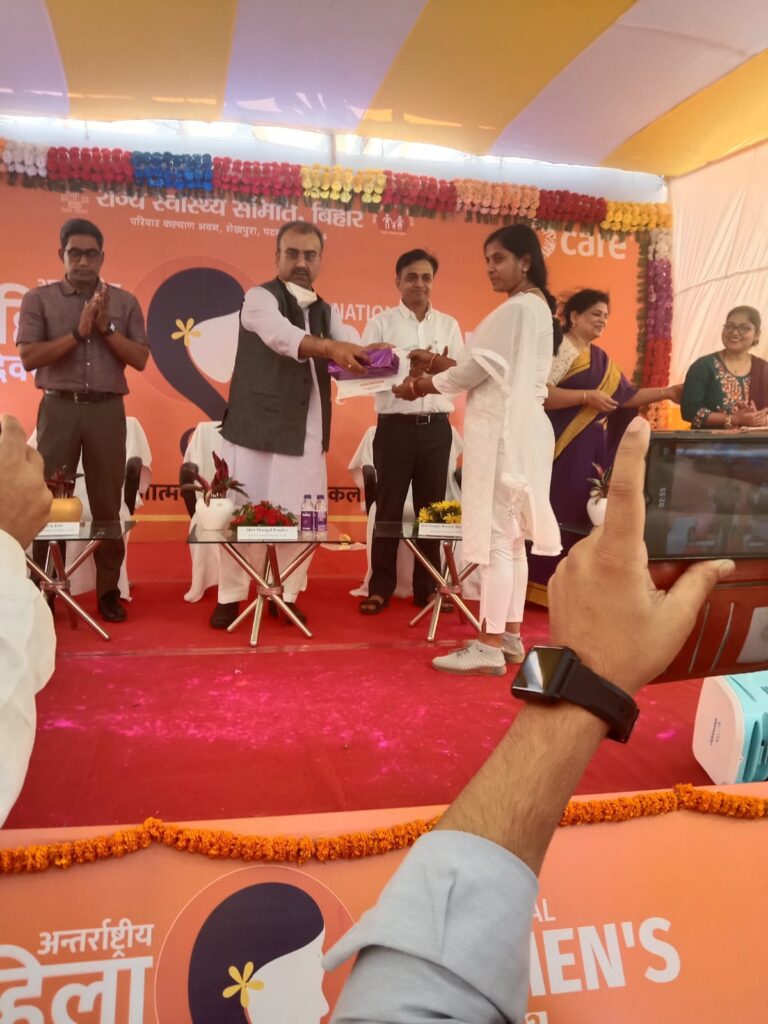 अंतर्राष्ट्रीय महिला दिवस पर पटना में आयोजित सम्मान समारोह में जिले की तीन महिला स्वास्थ्यकर्मी सम्मानित 