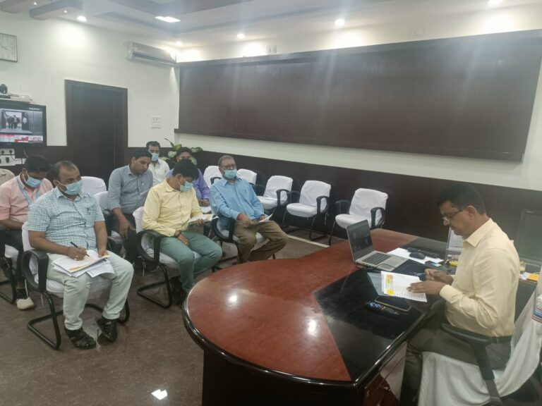 सघन मिशन इंद्रधनुष कार्यक्रम:  छूटे हुए बच्चों और गर्भवती महिलाओं के शत- प्रतिशत टीकाकरण का लक्ष्य करें :  जिलाधिकारी 