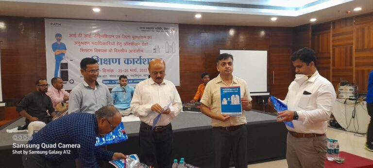 दो दिवसीय प्रशिक्षण कार्यक्रम में कार्यपालक निदेशक द्वारा पुस्तक का  लोकार्पण