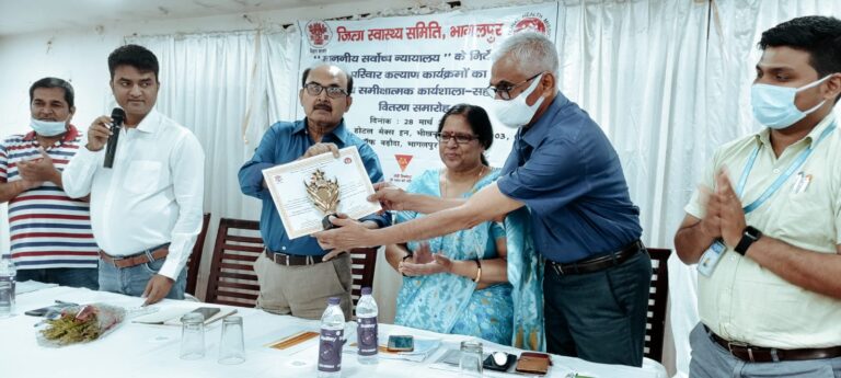 परिवार नियोजन के क्षेत्र में बेहतर करने वाले स्वास्थ्यकर्मियों को मिला पुरस्कार