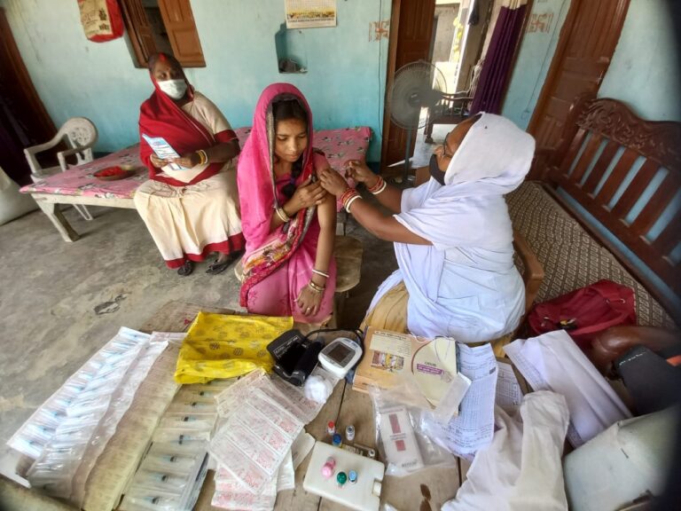 मिशन इंद्रधनुष :जिले में चल रहा है सेकेंड राउंड का साप्ताहिक नियमित टीकाकरण अभियान 