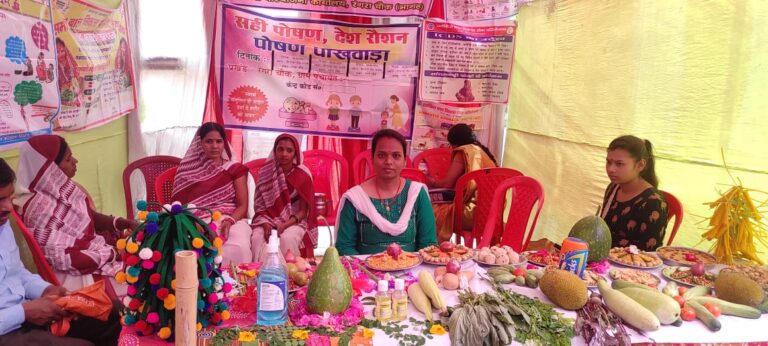 रंगरा प्राथमिक स्वास्थ्य केंद्र में इलाज कराने उमड़ी भीड़
