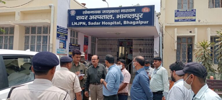 कमिश्नर ने सदर अस्पताल का किया निरीक्षण