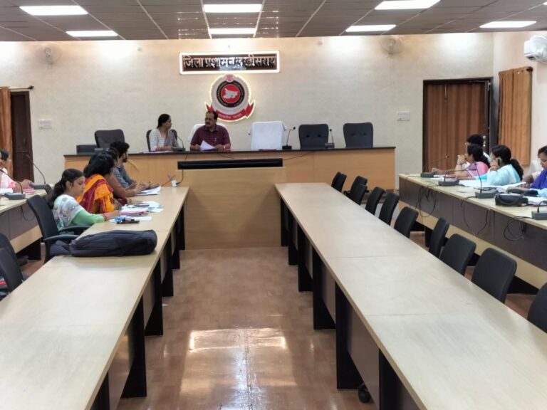 तीन दिन में कुपोषित बच्चों की सूची तैयार कर कराएं उपलब्ध : जिलाधिकारी