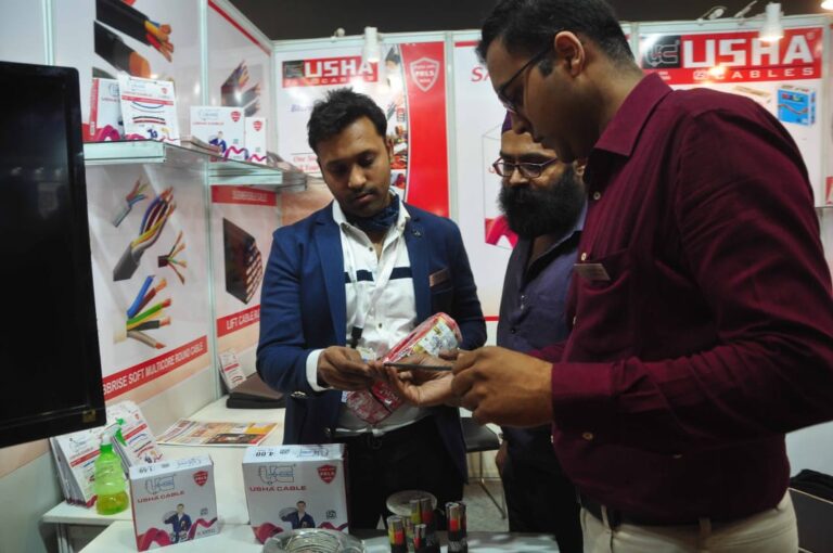 प्रगति मैदान मे चल रहे वायर एवं केबल मेले में ऊषा केबल इण्डस्ट्रीज ने 40 डिग्री तापमान में भी काम करने वाली तार को प्रदर्शित किया