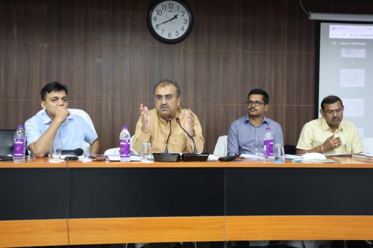 अस्पतालों में चिकित्सक अधिक मरीजों की जांच कर सके इसके लिए और अधिक सुविधा हो : मंगल पाण्डेय