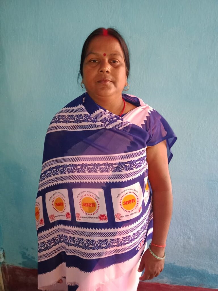 आशा कुसुमबाला सिन्हा घर-घर पहुंचा रहीं स्वास्थ्य सुविधाएं