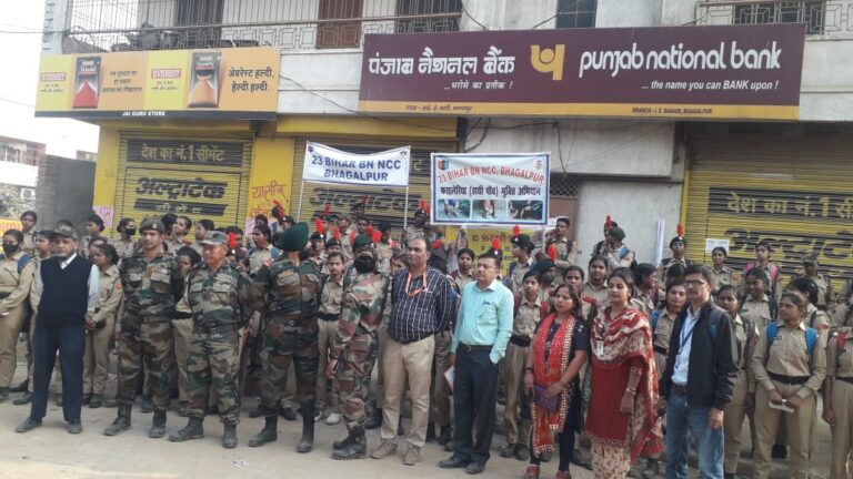एनसीसी के छात्रों ने एमडीए अभियान को लेकर निकाली रैली