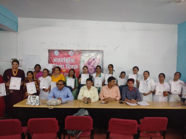 अंतराष्ट्रीय महिला दिवस को ले स्वास्थ्य क्षेत्र में बेहतर कार्य करने वाले स्वास्थ्यकर्मी सम्मानित