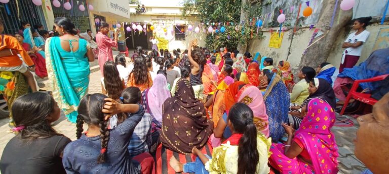 सभी को एक समान ख़ुशी का है हक़- रजनी