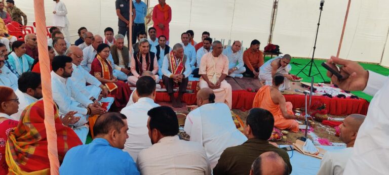 अक्षय पात्र फाउंडेशन ने श्री आदिश जैन, श्रीमती आशा जैन और श्री शचि रतन, श्रीमती नीलम रतन के सहयोग से गाजिय़ाबाद, उत्तर प्रदेश में अपने केंद्रीकृत मध्याह्न भोजन रसोईघर की आधारशिला रखी